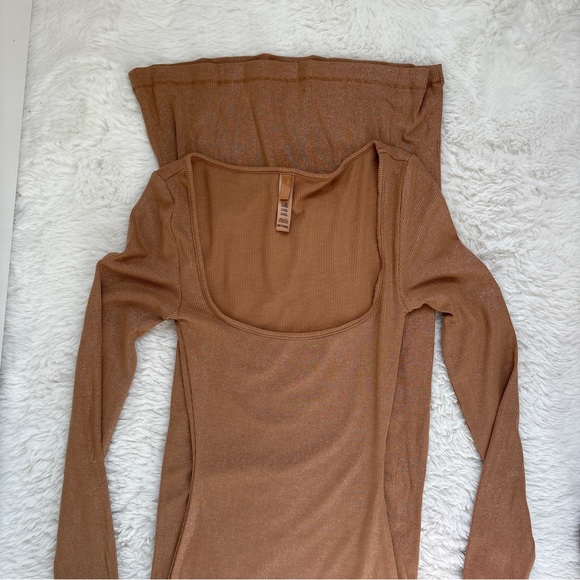 SKIMS Camel Long Sleeve Maxi Dress Shimmer - Picture 6 of 7